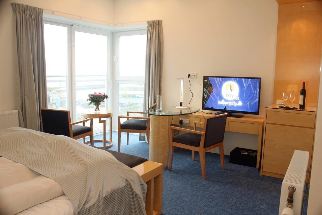 Seafront Hotel Hirtshals Habitación foto